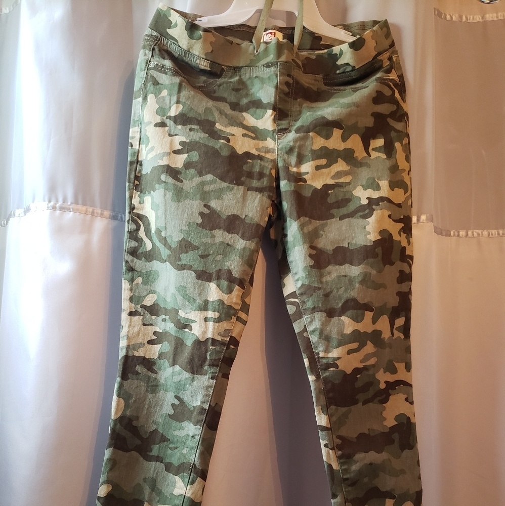 L.E.I. pants Camouflage size Large